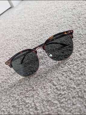 Target Tortoise Shell and Gold Round Sunglasses with Dark Gray Lenses